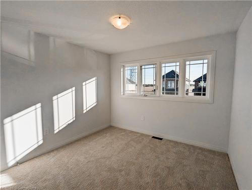 204 Rockledge Drive, Hannon, ON - Indoor Photo Showing Other Room