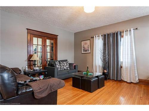 5424 Second Avenue, Niagara Falls, ON - Indoor Photo Showing Living Room