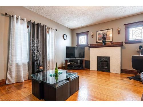 5424 Second Avenue, Niagara Falls, ON - Indoor Photo Showing Living Room