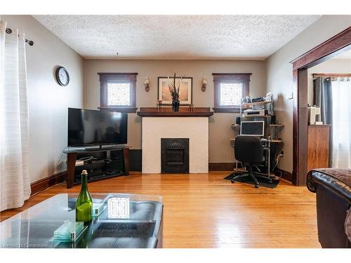 5424 Second Avenue, Niagara Falls, ON - Indoor Photo Showing Living Room