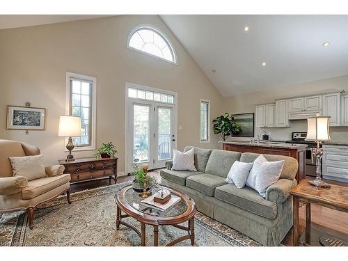 1-2141 Caroline Street, Burlington, ON - Indoor Photo Showing Living Room