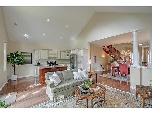 1-2141 Caroline Street, Burlington, ON - Indoor Photo Showing Living Room