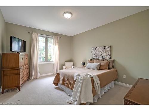 1-2141 Caroline Street, Burlington, ON - Indoor Photo Showing Bedroom