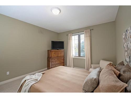 1-2141 Caroline Street, Burlington, ON - Indoor Photo Showing Bedroom