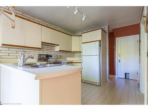 47 Townsend Avenue, Burlington, ON - Indoor Photo Showing Kitchen With Double Sink