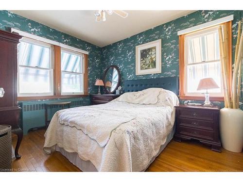 47 Townsend Avenue, Burlington, ON - Indoor Photo Showing Bedroom