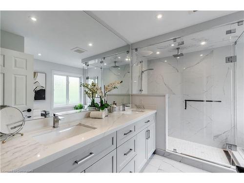 5116 Oakley Drive, Burlington, ON - Indoor Photo Showing Bathroom