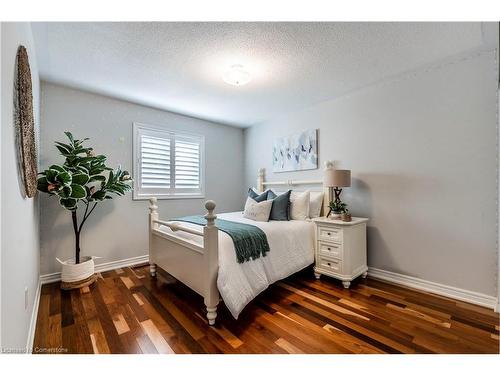 5116 Oakley Drive, Burlington, ON - Indoor Photo Showing Bedroom