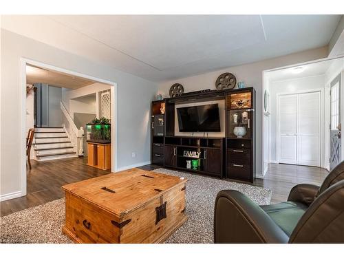 37 Gainsborough Road, Hamilton, ON - Indoor Photo Showing Living Room