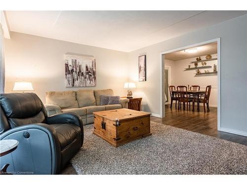 37 Gainsborough Road, Hamilton, ON - Indoor Photo Showing Living Room