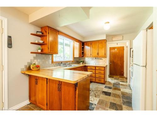 19 8Th Concession Road E, Freelton, ON - Indoor Photo Showing Kitchen With Double Sink