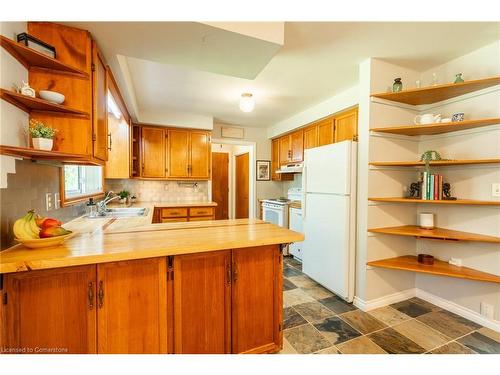 19 8Th Concession Road E, Freelton, ON - Indoor Photo Showing Kitchen