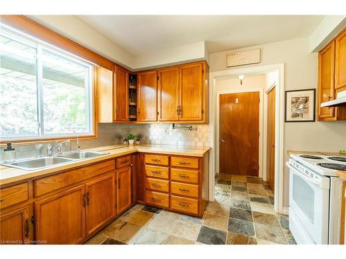 19 8Th Concession Road E, Freelton, ON - Indoor Photo Showing Kitchen With Double Sink