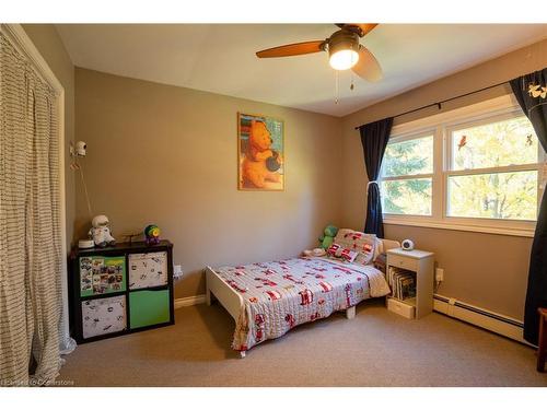 19 8Th Concession Road E, Freelton, ON - Indoor Photo Showing Bedroom