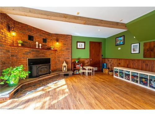 19 8Th Concession Road E, Freelton, ON - Indoor With Fireplace