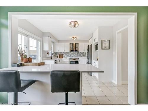 955 Donnelly Street, Milton, ON - Indoor Photo Showing Kitchen With Upgraded Kitchen