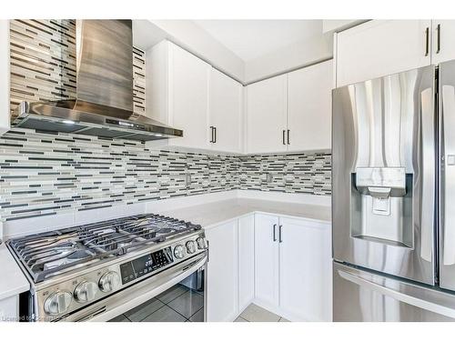 955 Donnelly Street, Milton, ON - Indoor Photo Showing Kitchen With Upgraded Kitchen