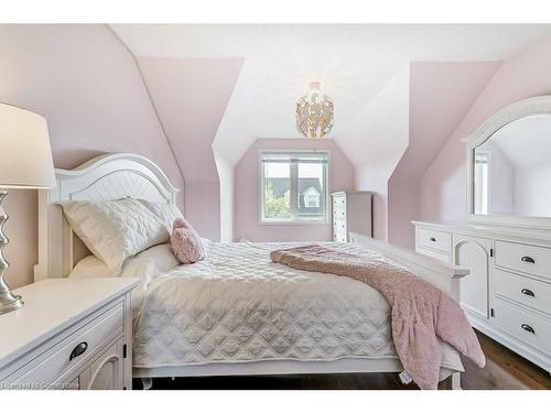 955 Donnelly Street, Milton, ON - Indoor Photo Showing Bedroom