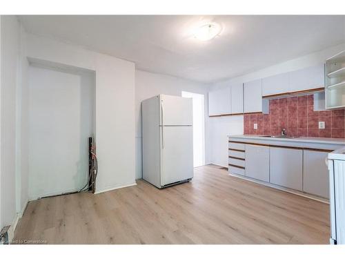 213 Caroline Street N, Hamilton, ON - Indoor Photo Showing Kitchen