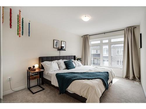 35-40 Zinfandel Drive, Hamilton, ON - Indoor Photo Showing Bedroom