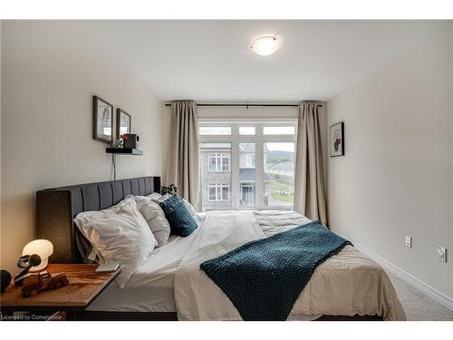 35-40 Zinfandel Drive, Hamilton, ON - Indoor Photo Showing Bedroom