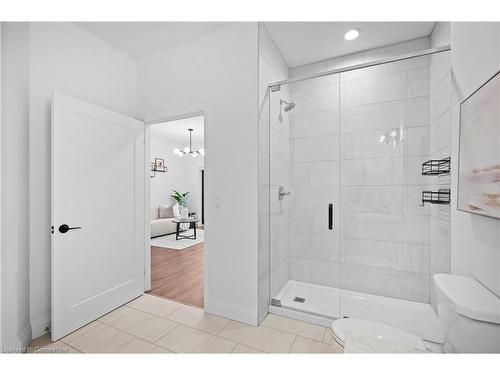 111-30 Hamilton Street S, Waterdown, ON - Indoor Photo Showing Bathroom