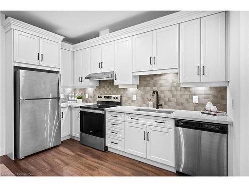 111-30 Hamilton Street S, Waterdown, ON - Indoor Photo Showing Kitchen With Upgraded Kitchen