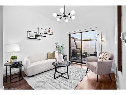 111-30 Hamilton Street S, Waterdown, ON - Indoor Photo Showing Living Room