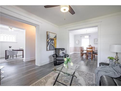 8269 Willoughby Drive, Niagara Falls, ON - Indoor Photo Showing Living Room