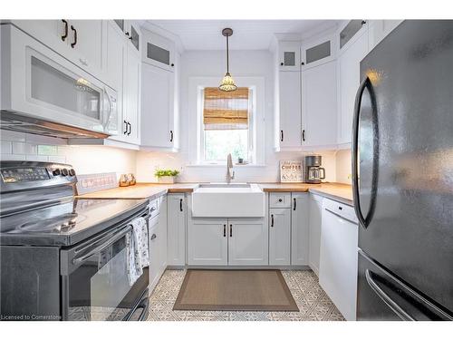 8269 Willoughby Drive, Niagara Falls, ON - Indoor Photo Showing Kitchen With Upgraded Kitchen