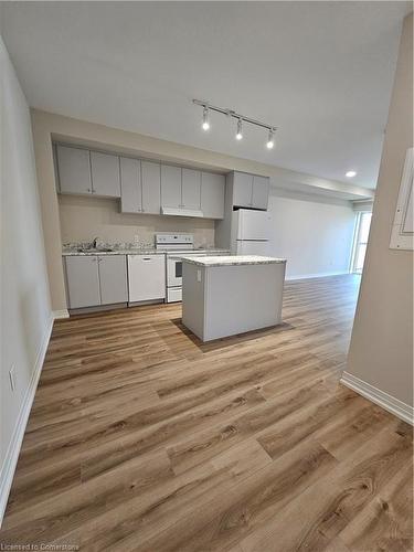 339-50 Herrick Avenue, St. Catharines, ON - Indoor Photo Showing Kitchen