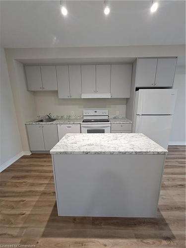 339-50 Herrick Avenue, St. Catharines, ON - Indoor Photo Showing Kitchen