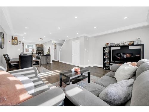 89-10 Angus Road, Hamilton, ON - Indoor Photo Showing Living Room