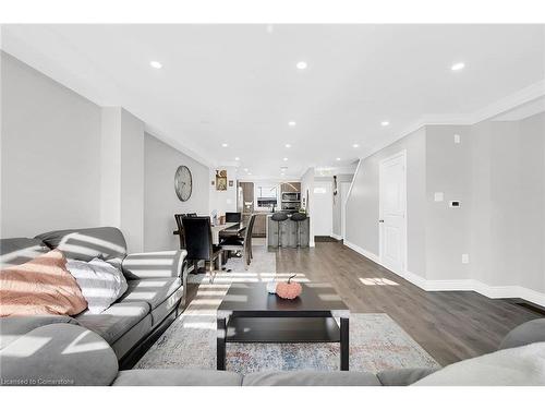 89-10 Angus Road, Hamilton, ON - Indoor Photo Showing Living Room