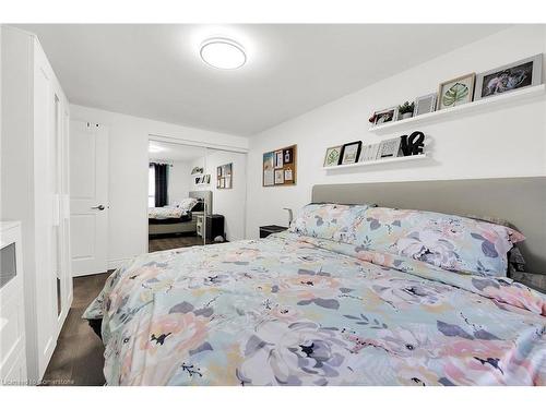 89-10 Angus Road, Hamilton, ON - Indoor Photo Showing Bedroom