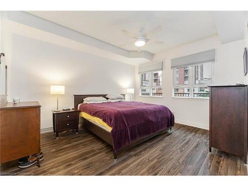 210-399 Elizabeth St, Burlington, ON - Indoor Photo Showing Bedroom