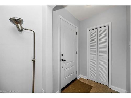 665 Drury Lane, Burlington, ON - Indoor Photo Showing Other Room