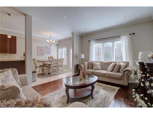 2375 Stone Glen Crescent, Oakville, ON - Indoor Photo Showing Living Room