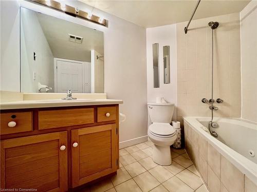 712-8 Village Green, Stoney Creek, ON - Indoor Photo Showing Bathroom