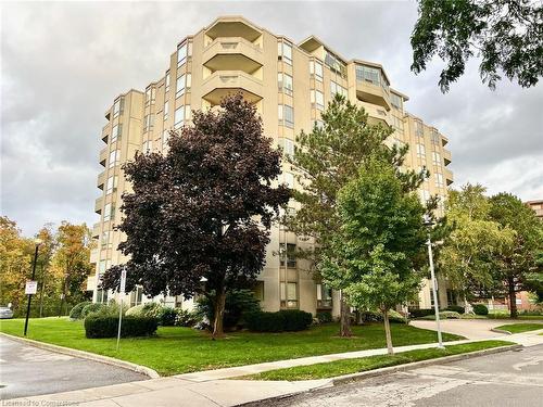 712-8 Village Green, Stoney Creek, ON - Outdoor With Facade