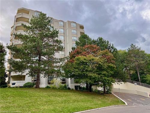 712-8 Village Green, Stoney Creek, ON - Outdoor