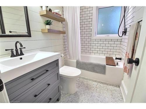 394 Lake Street, Grimsby, ON - Indoor Photo Showing Bathroom