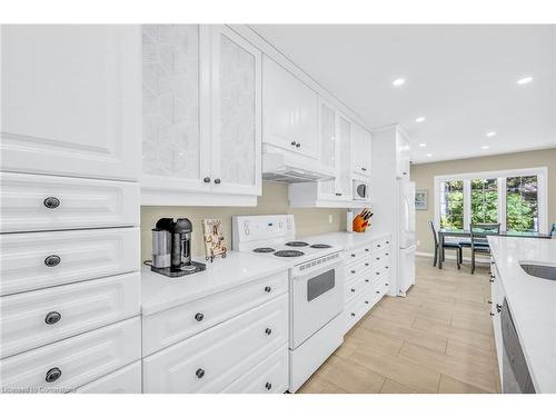 31 Governors Road, Grimsby, ON - Indoor Photo Showing Kitchen