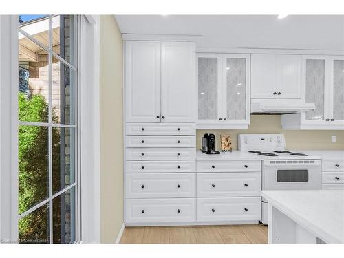 31 Governors Road, Grimsby, ON - Indoor Photo Showing Kitchen