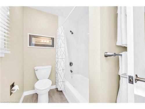 31 Governors Road, Grimsby, ON - Indoor Photo Showing Bathroom