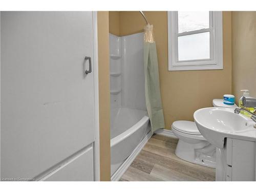 243 Holmesdale Avenue, Hamilton, ON - Indoor Photo Showing Bathroom