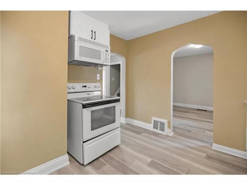 243 Holmesdale Avenue, Hamilton, ON - Indoor Photo Showing Kitchen