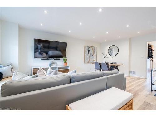 22 Bayfield Avenue, Hamilton, ON - Indoor Photo Showing Living Room