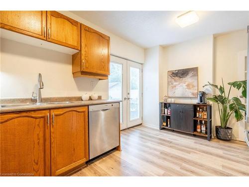 22 Bayfield Avenue, Hamilton, ON - Indoor Photo Showing Kitchen