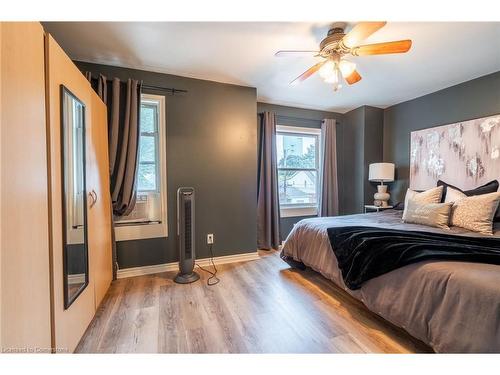 22 Bayfield Avenue, Hamilton, ON - Indoor Photo Showing Bedroom